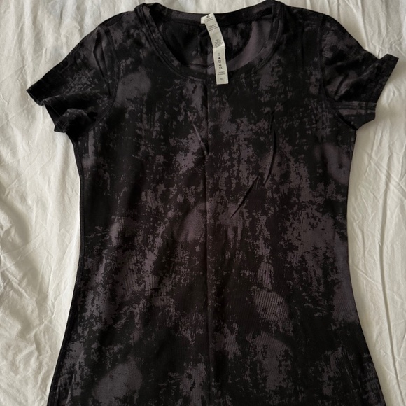 Lululemon Lively Crewneck Tee in Black Seabed Size 4 - Picture 1 of 2